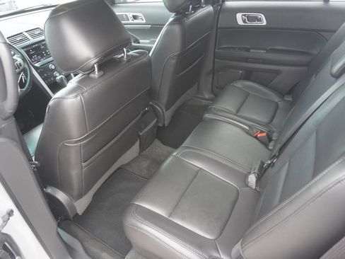 Used 2013 Ford Explorer XLT image 28