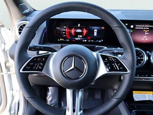 Certified 2025 Mercedes-Benz GLB 250 4MATIC image 30