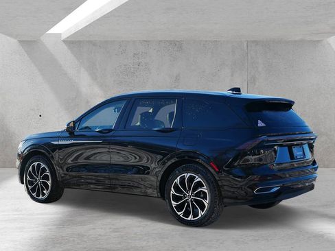 Used 2025 Lincoln Nautilus Reserve image 4