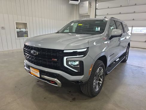 Used 2025 Chevrolet Suburban Z71 AWD/4WD image 4
