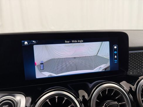 Used 2025 Mercedes-Benz GLB 250 image 24
