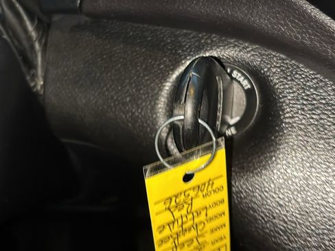 Used 2019 Jeep Cherokee Latitude w/ Cold Weather Group image 11