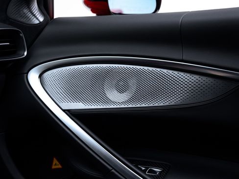 Used 2024 McLaren Artura RWD image 37