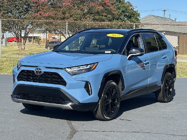 Used 2025 Toyota RAV4 XSE w/ Advanced Technology Package AWD/4WD image 4
