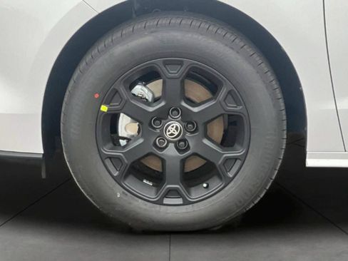 New 2026 Toyota Sienna XLE Woodland Edition AWD/4WD image 33