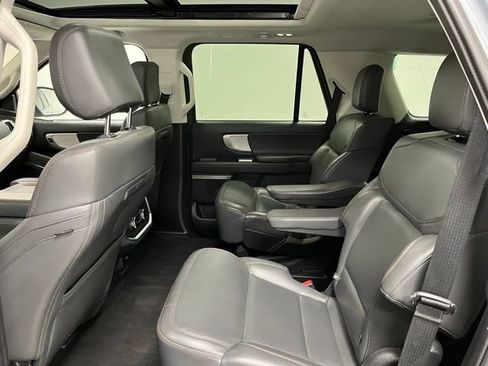 Used 2025 Ford Expedition Active AWD/4WD image 46