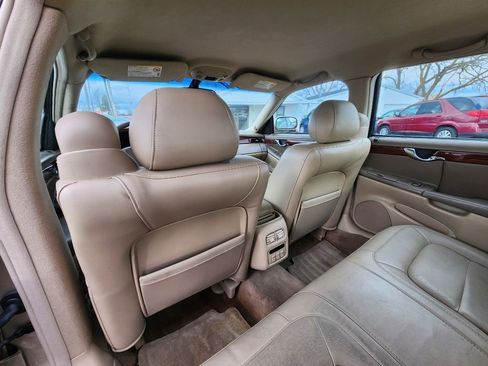 Used 2005 Cadillac De Ville Sedan w/ Equipment Group image 18