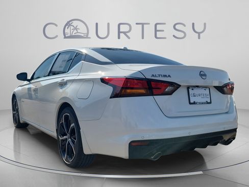 Used 2025 Nissan Altima 2.5 SR FWD image 5