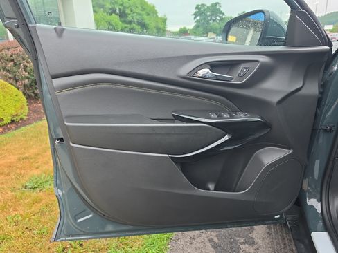 Used 2026 Chevrolet Trax LT w/ Sunroof Package FWD image 15