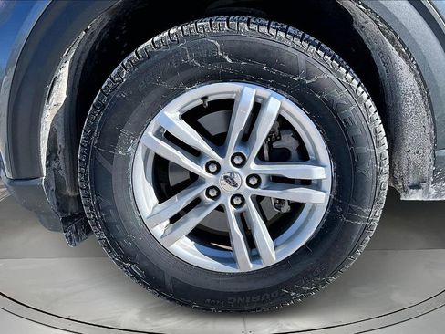 Used 2024 Ford Explorer XLT w/ Equipment Group 202A image 34