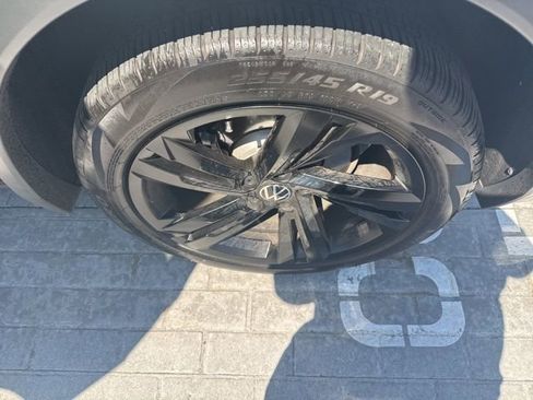 Used 2023 Volkswagen Tiguan SE R-Line FWD image 6