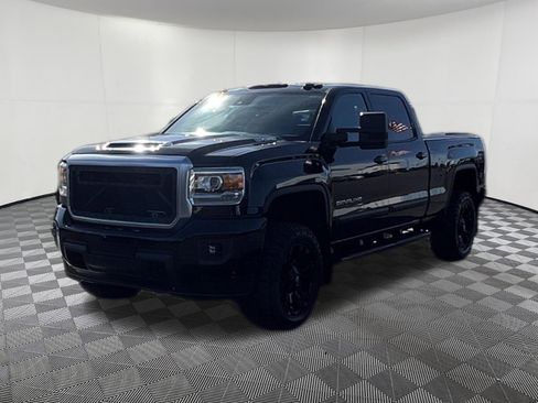 Used 2018 GMC Sierra 3500 Denali image 3