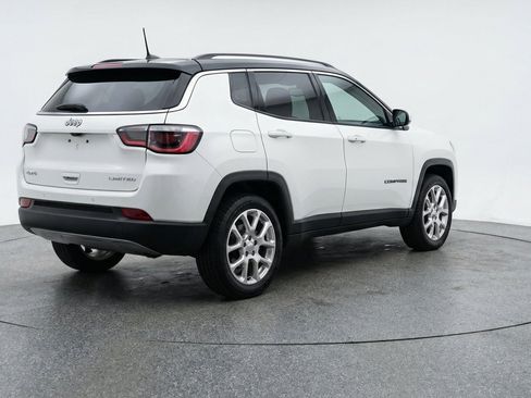 Used 2025 Jeep Compass Limited AWD/4WD image 9