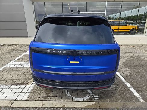 Used 2025 Land Rover Range Rover SE AWD/4WD image 6