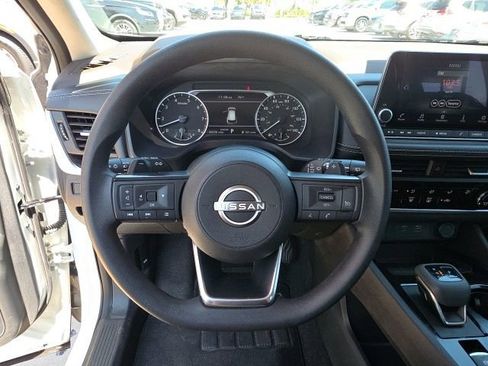 Used 2023 Nissan Rogue S image 15