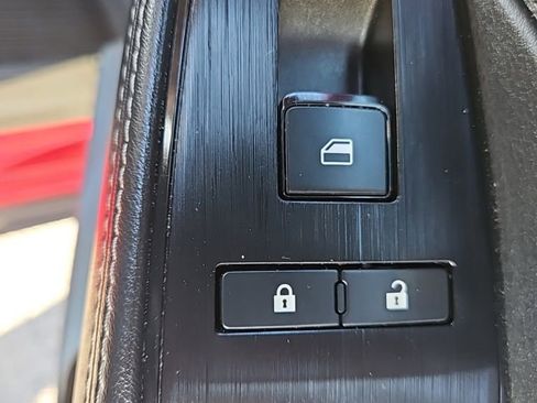 Used 2023 Nissan Rogue SV image 37