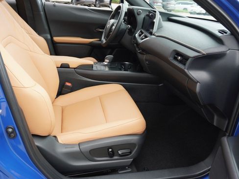 Certified 2025 Lexus UX 300h FWD w/ Accessory Package (Z1) image 14