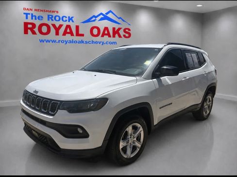 Used 2023 Jeep Compass Latitude AWD/4WD image 1
