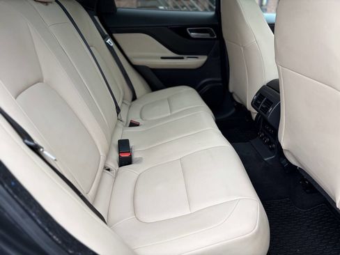 Used 2018 Jaguar F-PACE Premium AWD/4WD image 16