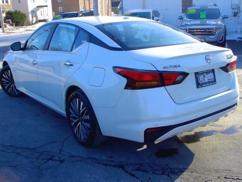 Used 2024 Nissan Altima 2.5 SV image 4