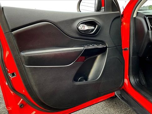 Used 2021 Jeep Cherokee Latitude Plus image 17