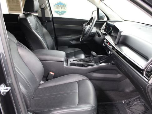 Used 2024 Kia Sorento S image 22