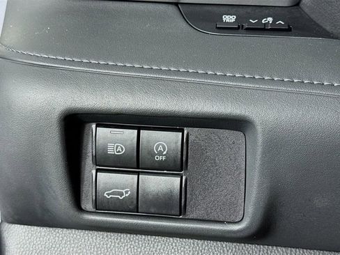 Used 2023 Toyota Highlander XLE image 14