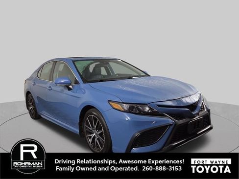 Used 2023 Toyota Camry SE w/ Cold Weather Package FWD image 3