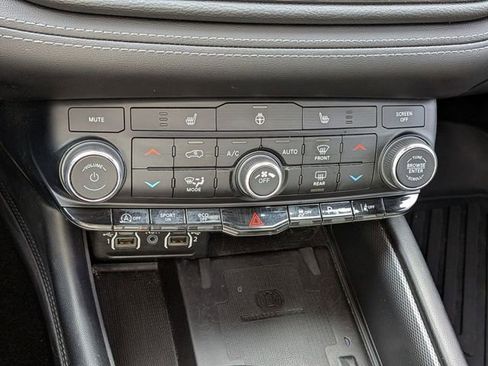 Used 2022 Dodge Durango GT image 25