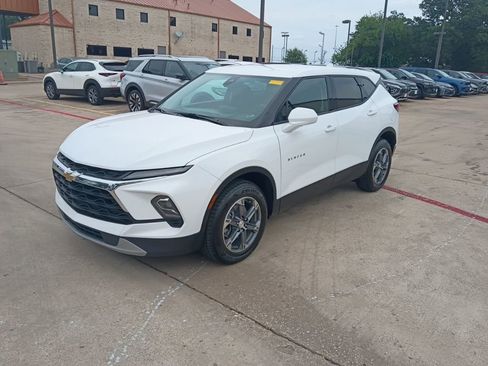 Used 2025 Chevrolet Blazer LT FWD image 1