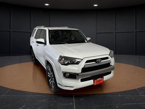 Used 2018 Toyota 4Runner Limited AWD/4WD image 3