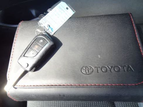 Used 2023 Toyota RAV4 LE AWD/4WD image 28