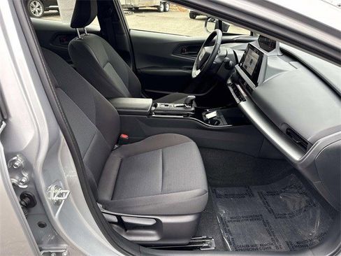 Used 2025 Toyota Prius LE image 8