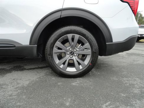 New 2026 Ford Explorer Active w/ Active Comfort Package AWD/4WD image 9