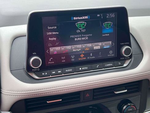 Used 2025 Nissan Rogue SV image 17