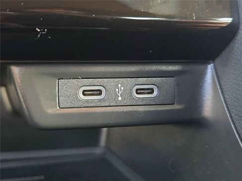 Used 2025 Volkswagen Jetta SE FWD image 19