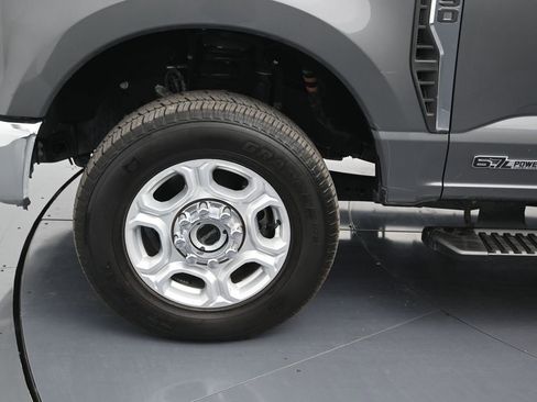 Certified 2025 Ford F250 XLT image 10