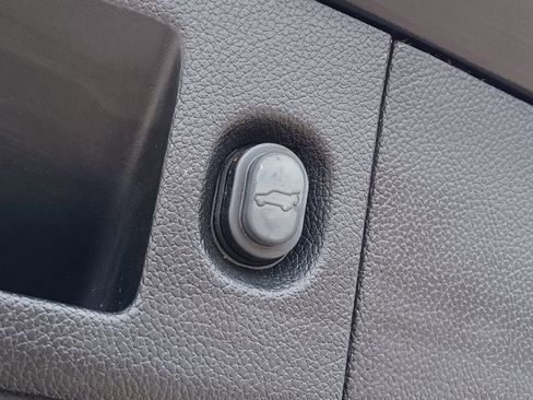 Used 2019 Chevrolet Tahoe LT w/ Luxury Package image 8