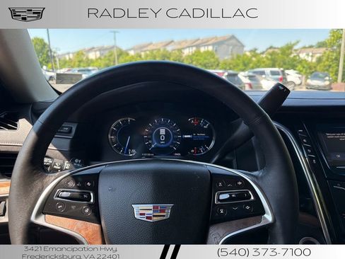 Used 2017 Cadillac Escalade ESV Luxury AWD/4WD image 5