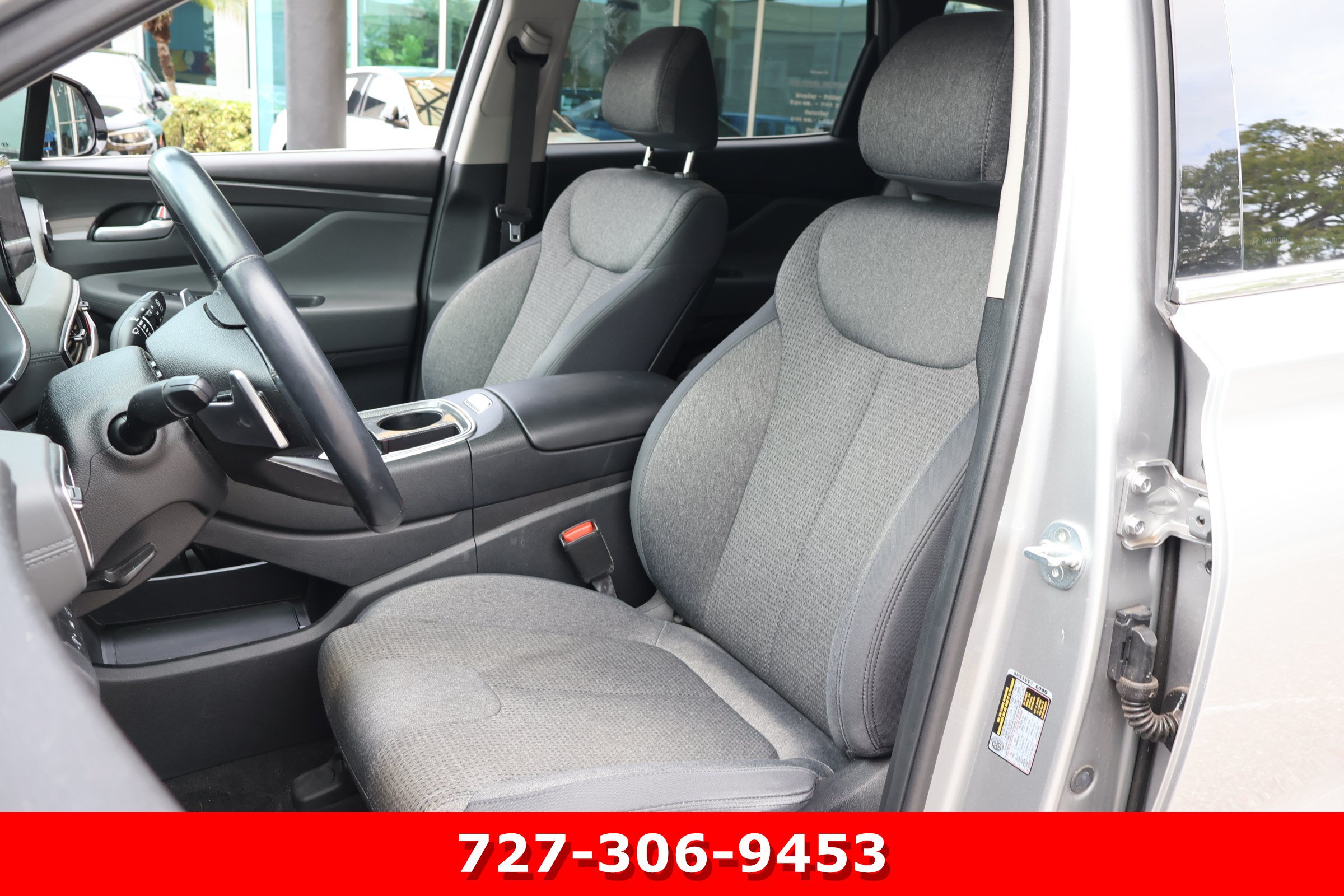 Used 2023 Hyundai Santa Fe SEL FWD image 2
