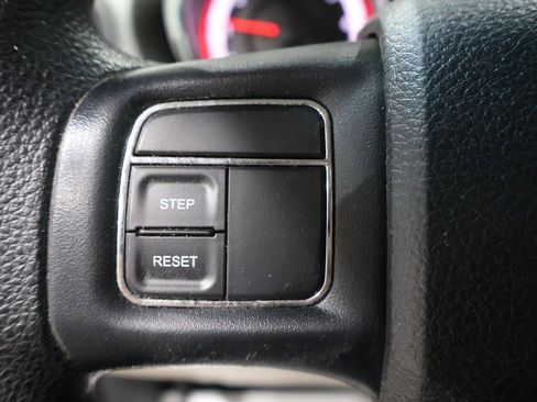 Used 2016 Dodge Grand Caravan SXT image 28