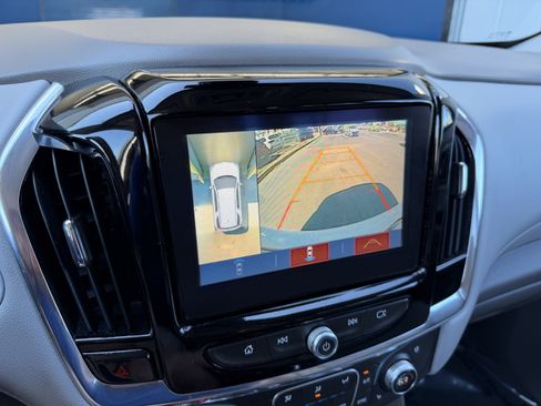 Used 2018 Chevrolet Traverse Premier w/ Driver Confidence II Package FWD image 21