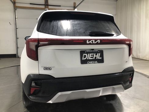 Used 2024 Kia Seltos EX image 6