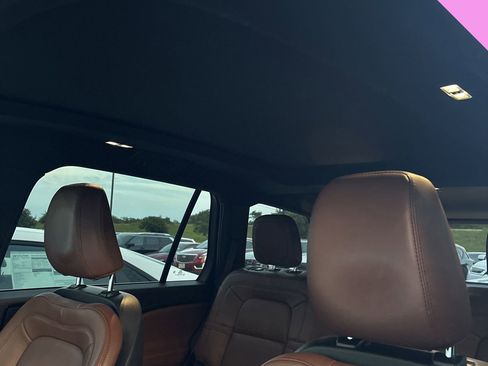 Used 2022 Lincoln Aviator Reserve w/ Elements Package Plus RWD image 18