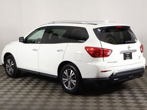 Used 2020 Nissan Pathfinder SV image 3