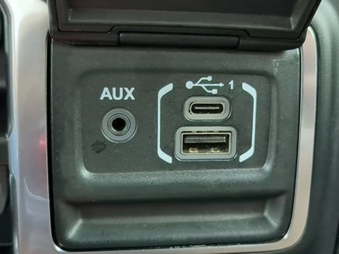 Used 2022 Jeep Wrangler Unlimited Sahara AWD/4WD image 60