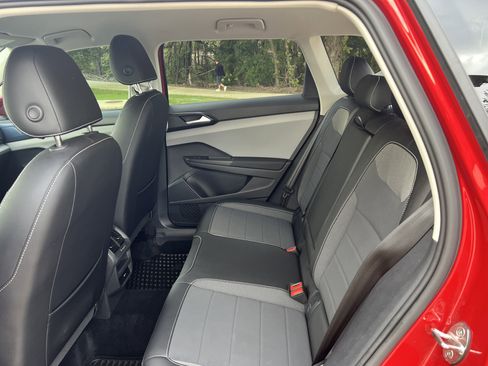 Certified 2022 Volkswagen Taos SE image 26