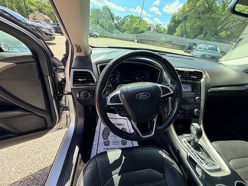 Used 2013 Ford Fusion SE FWD image 7