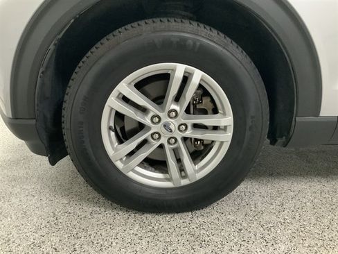 Used 2021 Ford Explorer XLT w/ Equipment Group 202A AWD/4WD image 11