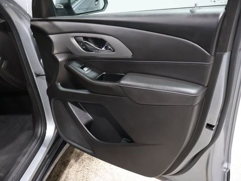 Used 2023 Chevrolet Traverse LT w/ Rear Camera Mirror Package image 27